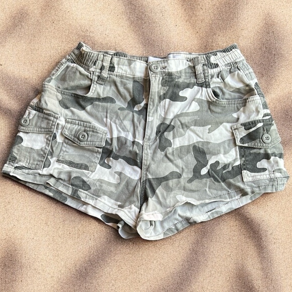 ❤️‍🔥5/20$❤️‍🔥REFUGE🌟Women’s Gray Camouflage Cargo Shorts